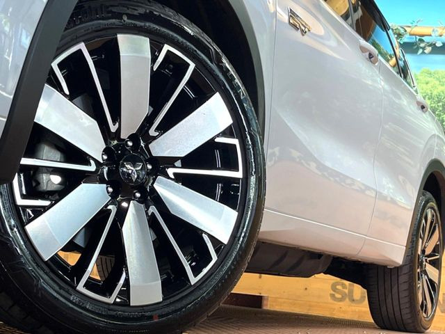 �y����20�C���`�A���~�z�C�[���z�O�ςɃ}�b�`���������A���~�z�C�[���𑕒����Ă���܂��B�e��ЊO�A���~�z�C�[����A�X�^�b�h���X�^�C�����戵�����Ă���܂��B���񂲑��k����������