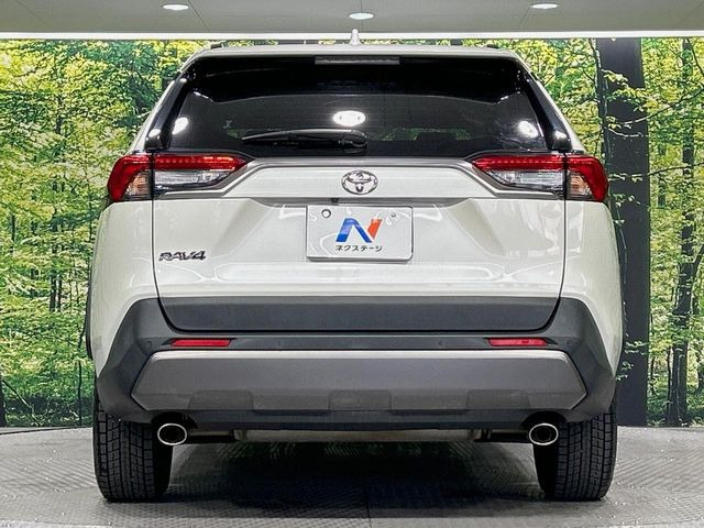 安心の最長10年・走行無制限保証(有償)をご用意。保証内容も充実はもちろん、無料点検&オイル交換や、年中無休の全国・24時間ロードサービスも付帯されておりますのでご安心下さい。