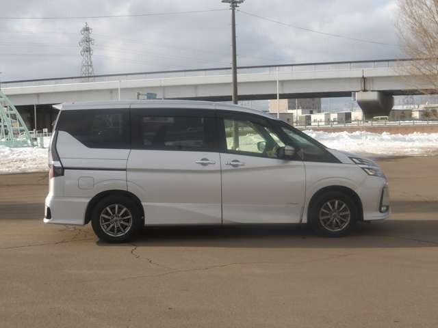 セレナ2.0 ハイウェイスターV 4WD