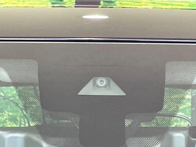 �y�C���e���W�F���g�G�}�[�W�F���V�[�u���[�L�z�t�����g�J�����őO���̎ԗ�����s�҂����m�B�Փ˂������Ȏ��͏Փ˔�Q�y���u���[�L���쓮�A�Փˉ�����T�|�[�g�B�����S�Ƀh���C�u�����y���݂��������܂��B