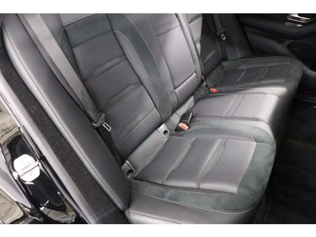 �����͖{�v��AMG�p�t�H�[�}���X�f�ނŎd�グ���A�������ƃX�|�[�c���𗼗�����Ă���܂��B�ו��Ɏ���܂Ŏ����������A��邽�тɖ������������܂��B