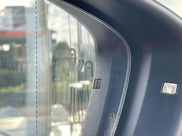 ���u���C���h�A�V�X�g�Z���T�[:���p����̎Ԃ����m���A�h���C�o�[���Ԑ��ύX���s���ۂɁA�x�����Ƌ��ɒ��ӂ𑣂��Ă������S�x���@�\�ł�!