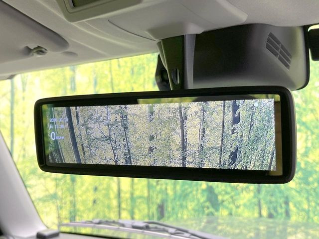 【デジタルインナーミラー】後席の大きな荷物や同乗者で後方が確認しづらい時でも安心!カメラが撮影した車両後方の映像をルームミラー内に表示。クリアな視界で状況の確認が可能です!