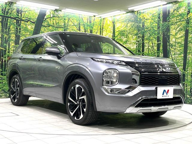 高透明度のガラス皮膜で撥水はもちろん、上質なツヤ・光沢を実現。紫外線や酸性雨から大切な愛車を保護し、色あせ・劣化を防止。「弾スプラッシュコート」、「弾プリミッサコート」からお選びいただけます。