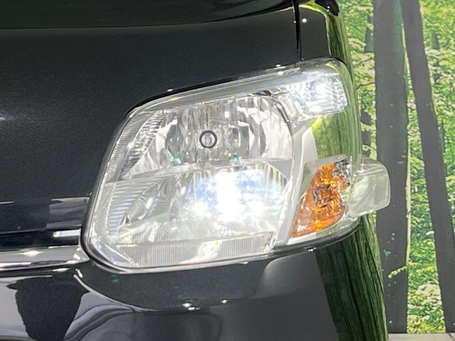 【HIDヘッドライト】非常に明るく前方を照らしてくれるので、悪天候や夜間の走行時も視界良好で安心してお乗りいただけます。