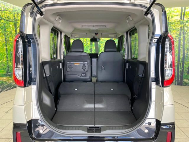 ���i�̂���������ʋ΁A���}���ɏ\���ȉ׎��X�y�[�X���m�ۂ��Ă���܂��B�Z�J���h�V�[�g��|���ƁA�傫�ȉו��̐ύڂ��\�ł���