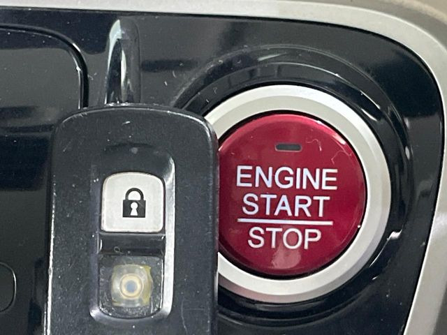 �yHonda�X�}�[�g�L�[�z�J�o����|�P�b�g�ɓ��ꂽ�܂܂ł��h�A�̎{���E�������\�ȃX�}�[�g�L�[�𑕔��B�G���W���̃I���E�I�t�����J�M�����o���K�v����������Ƃ��Ă��֗��ł���