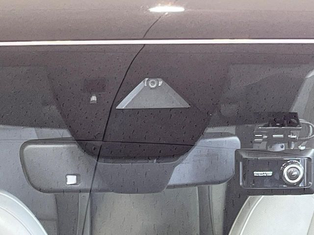 �y�X�}�[�g�u���[�L�T�|�[�g�z���s���ɑO���̎ԗ�����F�����A�Փ˂������Ȏ��͌x��ƃu���[�L�ŏՓˉ���Ɣ�Q�y�����A�V�X�g�B�����S�Ƀh���C�u�����y���݂��������܂��B