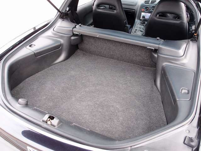 ���Ђ̓h�A�̃q���W����/�e�������/�t���A�}�b�g�ȂǁA�ׂ��ȏ����Y��ɃN���[�j���O�v���܂��B�V�Ԃ��낵���Ă̂悤�ȋP������ԗ������q�l�ɂ��[�Ԃ����Ē����܂��B�������̂��q�l�������S���Ă������������܂�