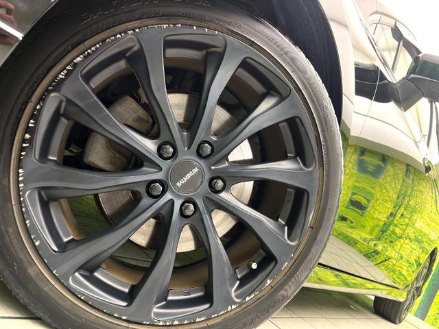 �y18�C���`�A���~�z�C�[���z�O�ςɃ}�b�`�����A���~�z�C�[���𑕒����Ă���܂��B�e��A���~�z�C�[����A�X�^�b�h���X�^�C�����戵�����Ă���܂��B���񂲑��k����������