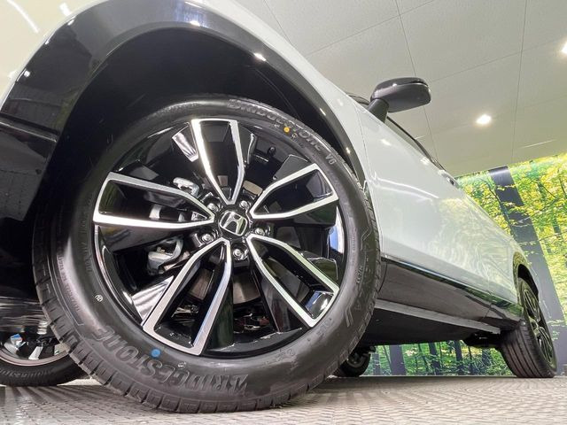 �y����18�C���`�A���~�z�C�[���z�O�ςɃ}�b�`���������A���~�z�C�[���𑕒����Ă���܂��B�e��ЊO�A���~�z�C�[����A�X�^�b�h���X�^�C�����戵�����Ă���܂��B���񂲑��k����������