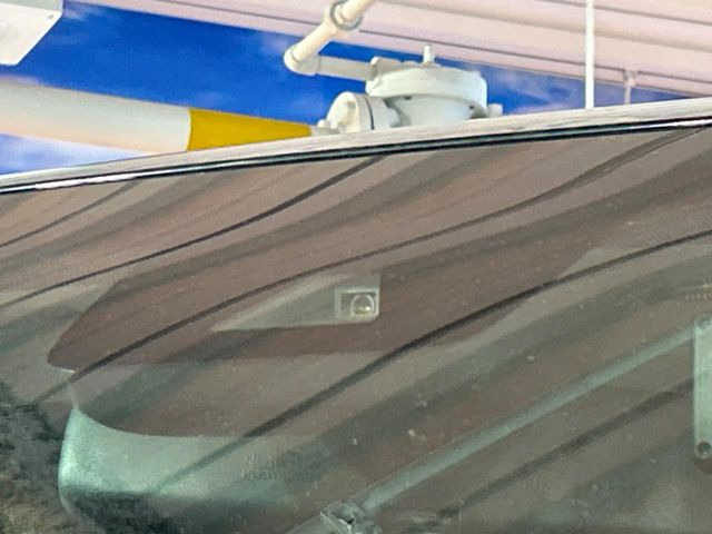 �y�g���^�Z�[�t�e�B�Z���X�z���s���ɑO���̎ԗ�����F�����A�Փ˂������Ȏ��͌x��ƃu���[�L�ŏՓˉ���Ɣ�Q�y�����A�V�X�g�B�����S�Ƀh���C�u�����y���݂��������܂��B