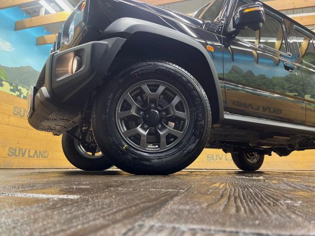 �y����15�C���`�A���~�z�C�[���z�O�ςɃ}�b�`���������A���~�z�C�[���𑕒����Ă���܂��B�e��ЊO�A���~�z�C�[����A�X�^�b�h���X�^�C�����戵�����Ă���܂��B���񂲑��k����������