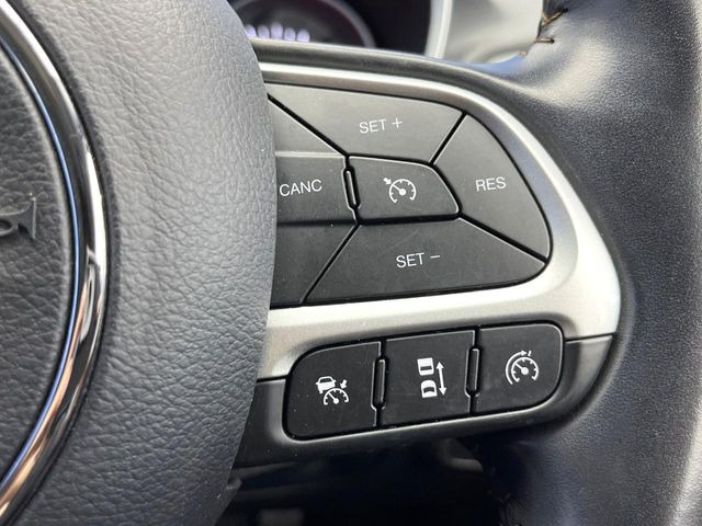 ���I�[�g�N���[�Y�R���g���[��:�������H�⎩���Ԑ�p���H���ɂāA�葬���q���\�ƂȂ�֗��ȋ@�\�ł��B�������ړ��̍ۂł����ɂ����֗��ɂ��g�����������܂���