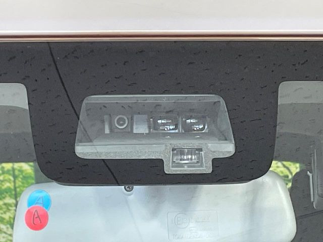 【スズキ セーフティサポート】走行中に前方の車両等を認識し、衝突しそうな時は警報とブレーキで衝突回避と被害軽減をアシスト。より安全にドライブをお楽しみいただけます。