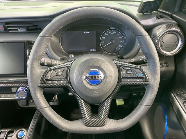 �y�����v�����X�e�A�����O�z�㎿�Ȋv���g�p���邱�ƂŁA��ɂ����������݂ƂĂ��^�]���₷���n���h���ł���