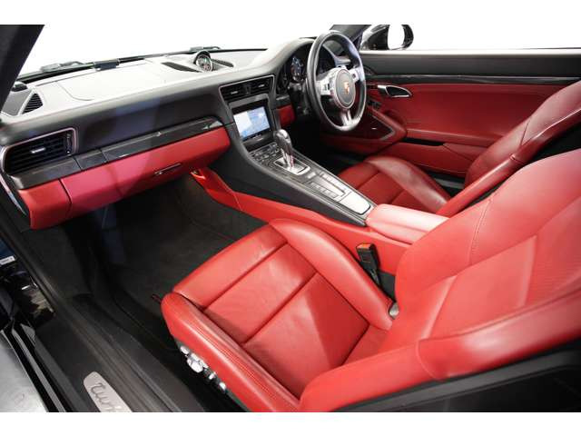 �X�|�[�c�J�[�ł���Ȃ��瑫���̃X�y�[�X�͂�Ƃ肪����A�����������������܂���B