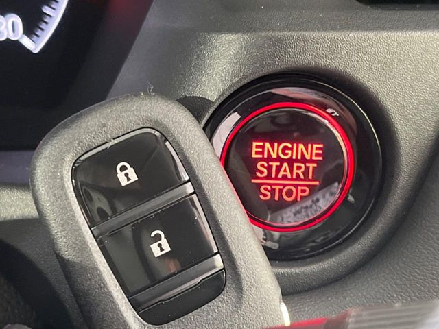 �yHonda�X�}�[�g�L�[�z�J�o����|�P�b�g�ɓ��ꂽ�܂܂ł��h�A�̎{���E�������\�ȃX�}�[�g�L�[�𑕔��B�G���W���̃I���E�I�t�����J�M�����o���K�v����������Ƃ��Ă��֗��ł���