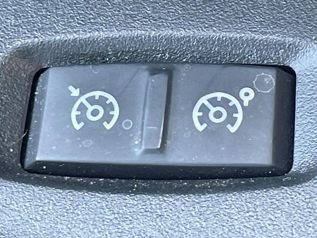 ���I�[�g�N���[�Y�R���g���[��:�������H�⎩���Ԑ�p���H���ɂāA�葬���q���\�ƂȂ�֗��ȋ@�\�ł��B�������ړ��̍ۂł����ɂ����֗��ɂ��g�����������܂���