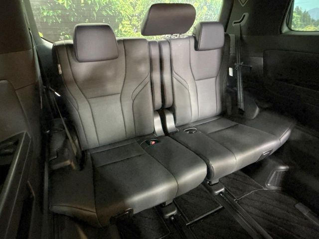 3列目シートはもちろん状態良好☆大人でもゆったりと座って頂けますので、大人数でのお出かけもラクラクです♪ご家族で、気の知れた仲間で、ドライブに行くのが楽しみですね♪