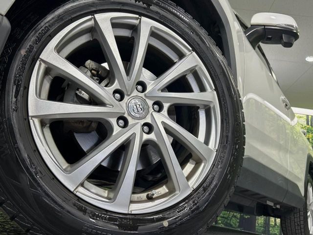【18インチアルミホイール】外観にマッチしたアルミホイールを装着しております。各種アルミホイールや、スタッドレスタイヤも取扱いしております。是非ご相談ください♪