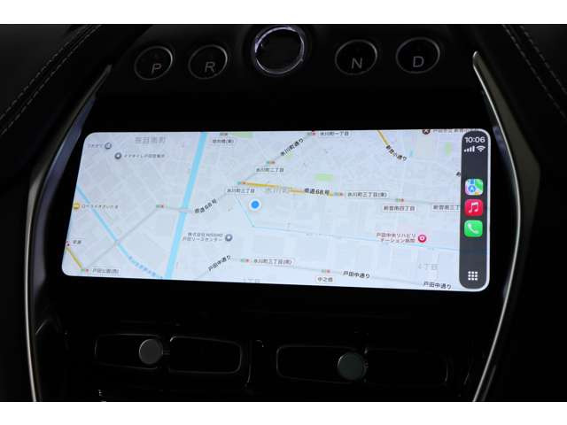 Apple CarPlayに対応。直感的な操作でスマートフォンの機能を車内にシームレスに統合し、快適かつ上質なドライブを実現します。