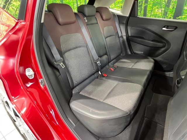 後部座席も気になるようなキズ・汚れやへたり等、大きなダメージはなく、良好な状態です。