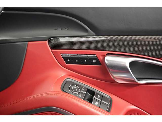 �����J����Ǝ������ƊJ�����𖡂키���Ƃ��\�B�|���V�F�ɂ̓h���C�u���㉟�����Ă����@�\�������R�ł��B