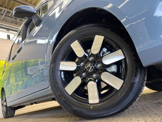 �y����15�C���`�A���~�z�C�[���z�O�ςɃ}�b�`���������A���~�z�C�[���𑕒����Ă���܂��B�e��ЊO�A���~�z�C�[����A�X�^�b�h���X�^�C�����戵�����Ă���܂��B���񂲑��k����������