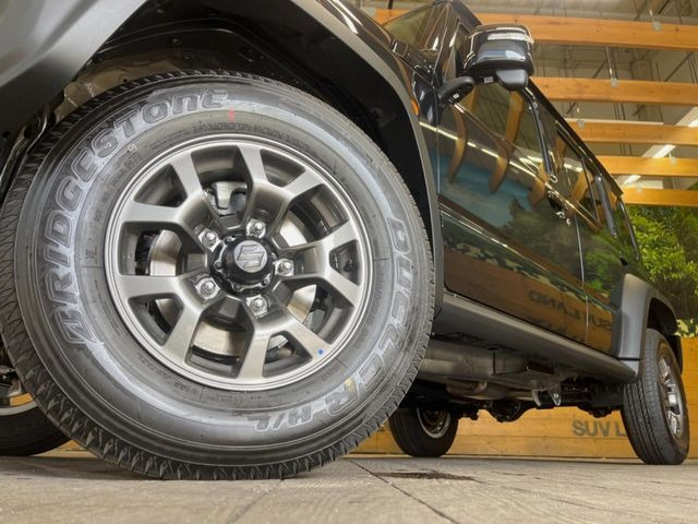 �y����15�C���`�A���~�z�C�[���z�O�ςɃ}�b�`���������A���~�z�C�[���𑕒����Ă���܂��B�e��ЊO�A���~�z�C�[����A�X�^�b�h���X�^�C�����戵�����Ă���܂��B���񂲑��k����������