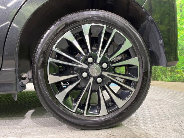 �y����15�C���`�A���~�z�C�[���z�O�ςɃ}�b�`���������A���~�z�C�[���𑕒����Ă���܂��B�e��ЊO�A���~�z�C�[����A�X�^�b�h���X�^�C�����戵�����Ă���܂��B���񂲑��k����������