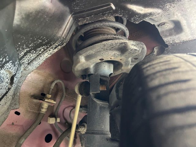 お車を安心してお乗りいただく為には、足回りの定期点検が欠かせません。サービスサポート(有償保証)では無料点検もご提供しており、安心のカーライフをお過ごしいただけるサポート体制が整っています。