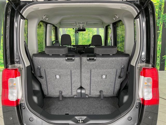 普段のお買い物や通勤、送迎等に十分な荷室スペースを確保しております。セカンドシートを倒すと、大きな荷物の積載も可能です♪