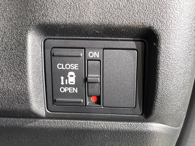 �y�p���[�X���C�h�h�A�z�X�}�[�g�L�[��^�]�Ȃ̃X�C�b�`�ŃX���C�h�h�A�̊J���\���d��������͂����ăh�A���J����K�v�������A���������q�l�ł��A�d���ו��������Ă��鎞�����N�ɊJ���߂ł��܂���