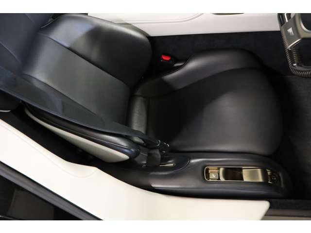 ���̐l�C�͍��������ɂƂǂ܂炸���E���Œ��ڂ��ꍡ����z�̐��ڂ����ڂ���Ă��܂��قǁB