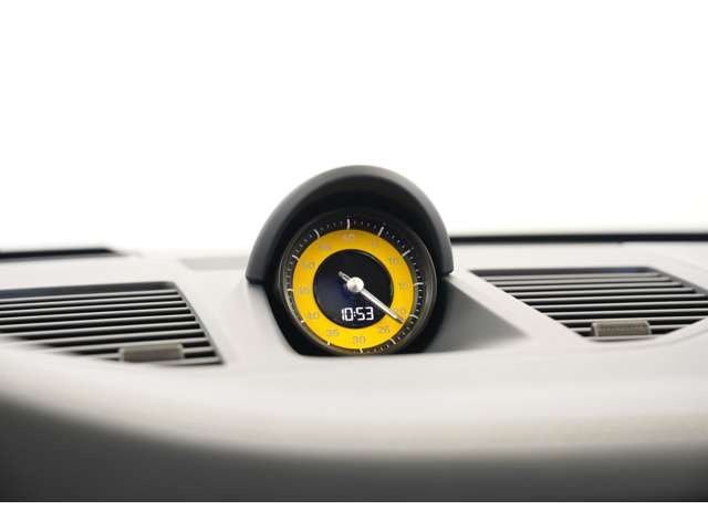 �X�|�[�c�N���m�X�g�b�v�E�H�b�`�𑕔����A����ւ̍��g�������߂܂��B