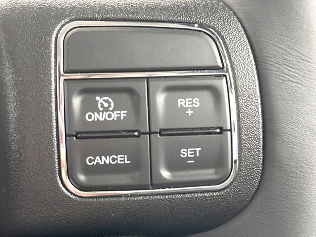 ���I�[�g�N���[�Y�R���g���[��:�������H�⎩���Ԑ�p���H���ɂāA�葬���q���\�ƂȂ�֗��ȋ@�\�ł��B�������ړ��̍ۂł����ɂ����֗��ɂ��g�����������܂���