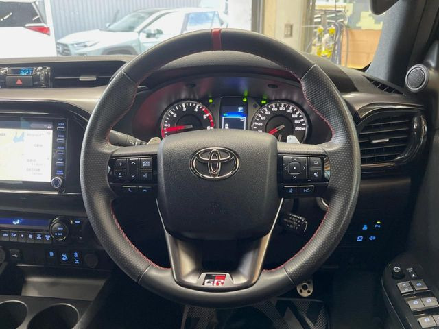 �y�����v�����X�e�A�����O�z�㎿�Ȋv���g�p���邱�ƂŁA��ɂ����������݂ƂĂ��^�]���₷���n���h���ł���