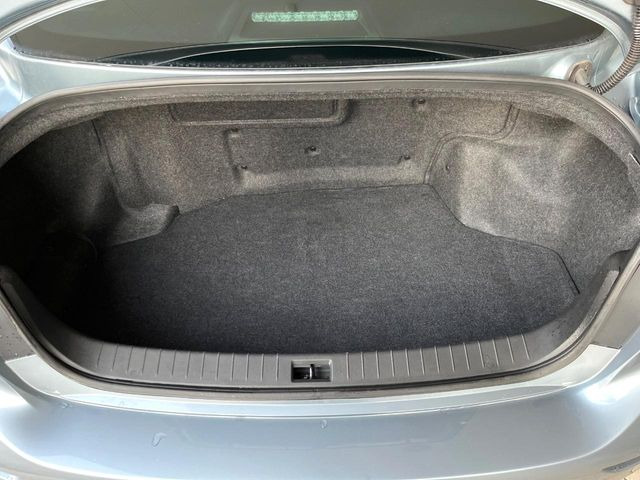 ���i�̂���������ʋ΁A���}���ɏ\���ȉ׎��X�y�[�X���m�ۂ��Ă���܂��B