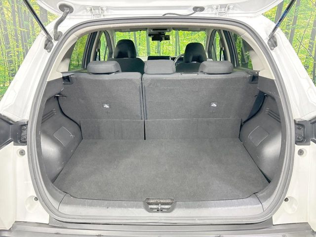 ���i�̂���������ʋ΁A���}���ɏ\���ȉ׎��X�y�[�X���m�ۂ��Ă���܂��B�Z�J���h�V�[�g��|���ƁA�傫�ȉו��̐ύڂ��\�ł���