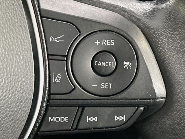 【レーダークルーズコントロール】高速道路での長距離走行が楽に!!自動で速度を保つクルーズコントロールが、衝突軽減システムと連携し、前方の車両を感知して車間を保つように速度調節してくれます!!