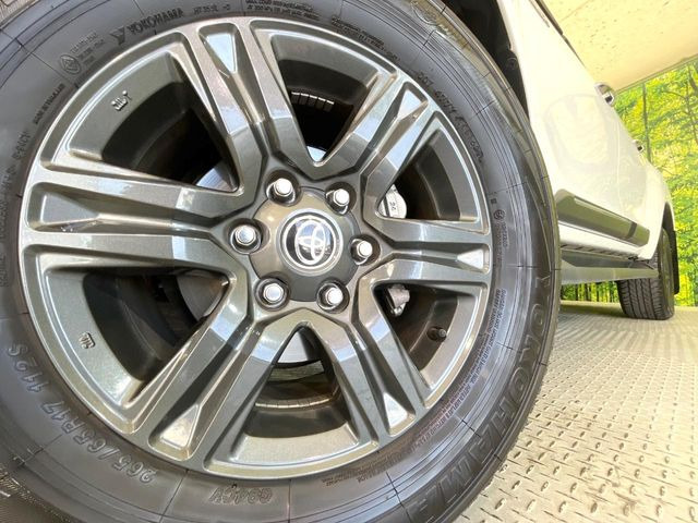 �y���������C���`�A���~�z�C�[���z�O�ςɃ}�b�`���������A���~�z�C�[���𑕒����Ă���܂��B�e��ЊO�A���~�z�C�[����A�X�^�b�h���X�^�C�����戵�����Ă���܂��B���񂲑��k����������