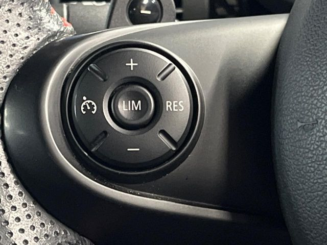 ���I�[�g�N���[�Y�R���g���[��:�������H�⎩���Ԑ�p���H���ɂāA�葬���q���\�ƂȂ�֗��ȋ@�\�ł��B�������ړ��̍ۂł����ɂ����֗��ɂ��g�����������܂���