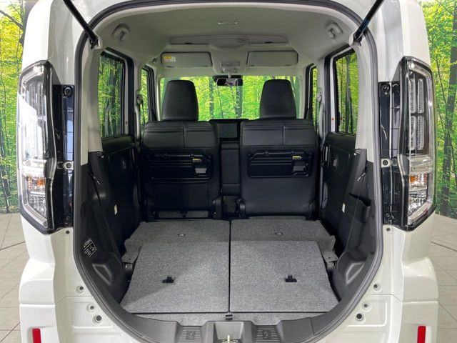 ���i�̂���������ʋ΁A���}���ɏ\���ȉ׎��X�y�[�X���m�ۂ��Ă���܂��B�Z�J���h�V�[�g��|���ƁA�傫�ȉו��̐ύڂ��\�ł���