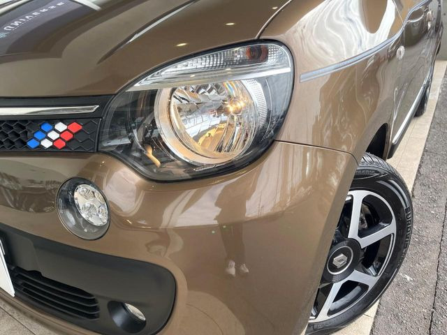 ���w�b�h���C�g:�w�b�h���C�g�͉��΂݂����Ȃ��A�Y��ȏ�Ԃ�ۂ��Ă���܂��B���΂ݖh�~�̃����Y�R�[�e�B���O�̎{�H���\�ł������܂��B