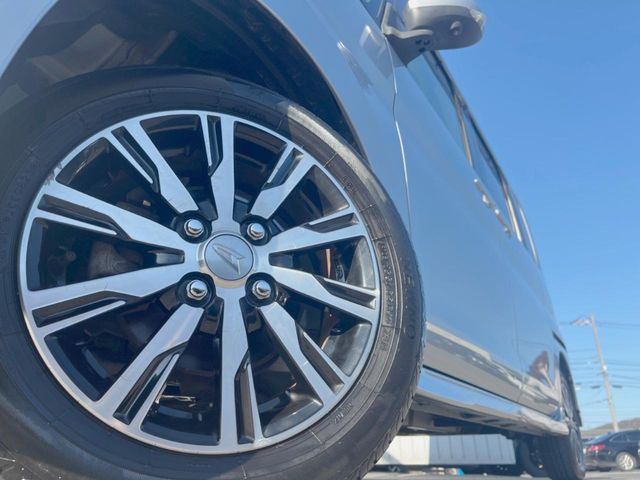 �y�����A���~�z�C�[���z�O�ςɃ}�b�`���������A���~�z�C�[���𑕒����Ă���܂��B�e��ЊO�A���~�z�C�[����A�X�^�b�h���X�^�C�����戵�����Ă���܂��B���񂲑��k����������