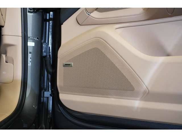 BOSE�T���E���h�T�E���h�V�X�e�����I�v�V�����I������A�ԓ���Ԃ��㎿�ȋ�Ԃւƕς��Ă���܂��B