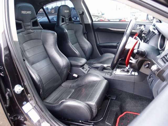 RECARO�����U�[�V�[�g���W�������ƂȂ�A�؂��ڗ��悤�ȎC���������܂���B�J�X�^����p200���~�ȏォ�������󏭉��l�̍������B����]�ɉ�����BRIDE���Ȃǂ̐l�C�V�[�g������t���\