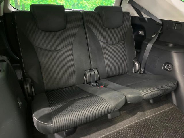 3列目シートはもちろん状態良好☆大人でもゆったりと座って頂けますので、大人数でのお出かけもラクラクです♪ご家族で、気の知れた仲間で、ドライブに行くのが楽しみですね♪
