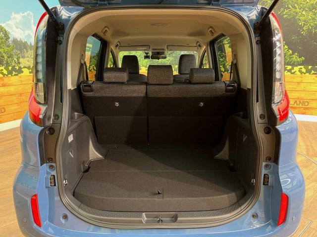 ���i�̂���������ʋ΁A���}���ɏ\���ȉ׎��X�y�[�X���m�ۂ��Ă���܂��B�Z�J���h�V�[�g��|���ƁA�傫�ȉו��̐ύڂ��\�ł���